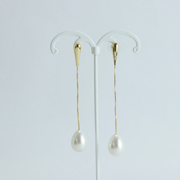 Classy Pearl Droplet Earring