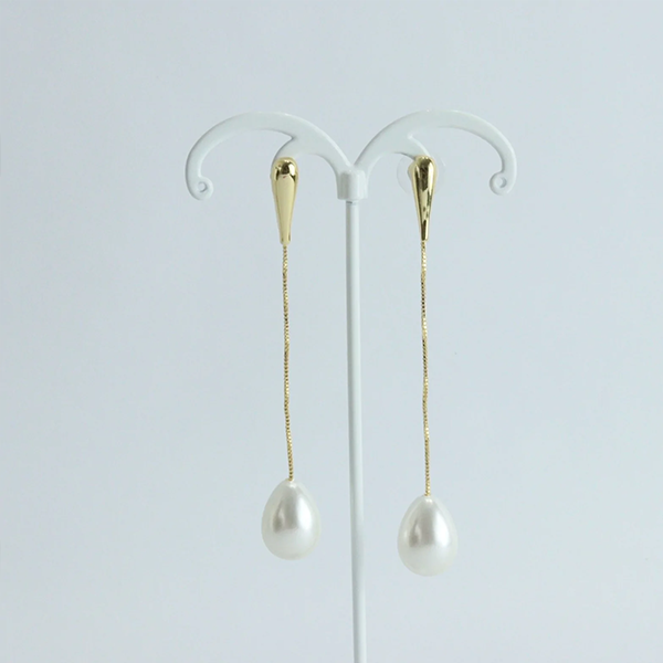 Classy Pearl Droplet  Earring